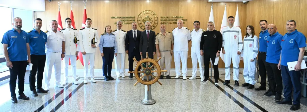 ULAŞTIRMA VE ALTYAPI BAKANI ABDULKADİR URALOĞLU DÜNYA DENİZCİLER GÜNÜNDE DENİZCİLERLE BİR ARAYA GELDİ