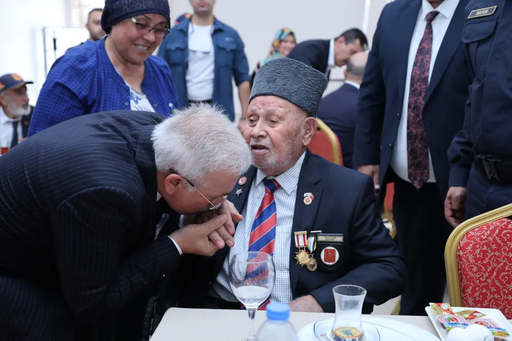 AKSARAY VALİSİ MEHMET ALİ KUMBUZOĞLU GAZİLER VE AİLELERİ İLE BULUŞTU