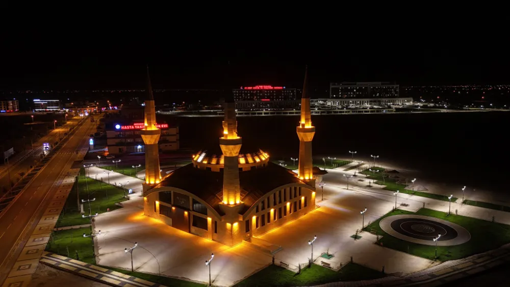 DEKORATİF AYDINLATMALAR İLE AKSARAY IŞIL IŞIL OLMAYA DEVAM EDİYOR