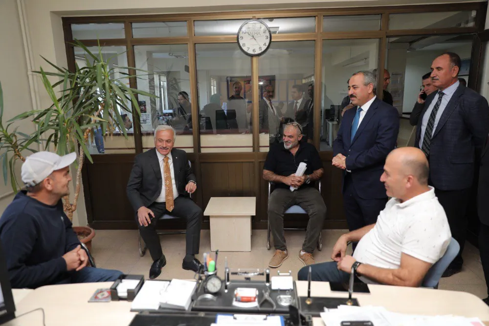 Aksaray Valisi Mehmet Ali Kumbuzoğlu Sosyal Güvenlik Kurumunu ziyaret etti.