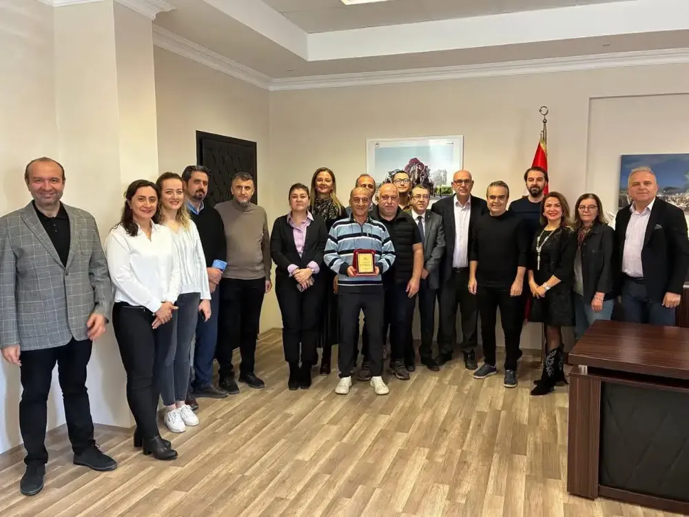 SELÇUK İLETİŞİMİN SEVİLEN HOCASI PROF. DR. HASRET AKTAŞ’TAN DUYGULANDIRAN VEDA