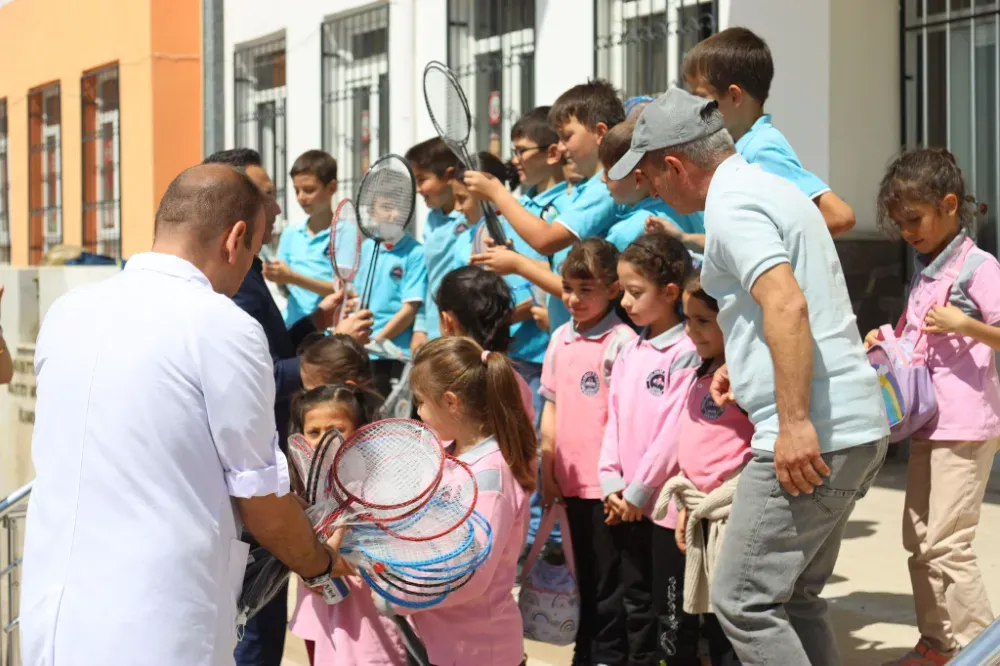 ELEKTRONİK ATIK YARIŞMASINDA DERECEYE GİREN OKULLARA ÖDÜLLERİ VERİLDİ.